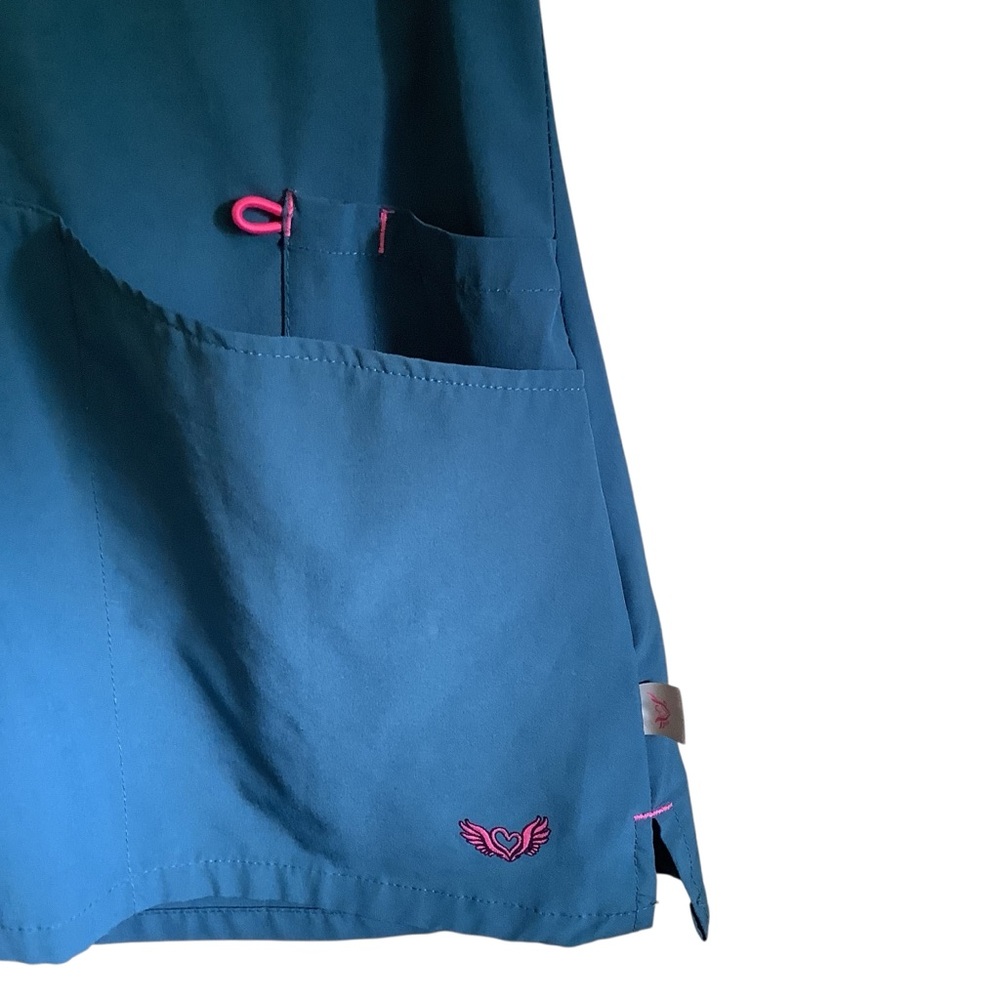 Smitten Rock Goddess Teal & Pink Excellent Condition Short Sleeve Scrub Top Med - Picture 6 of 6